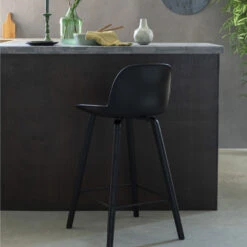 ALBERT KUIP Lot De 2 Tabourets De Bar Résine Et Bois Pieds Noirs 66cm