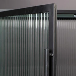 BOLI Buffet 4 Portes 1 étagère En Métal Et Verre Trempé -Meubles Soldes Magasin buffet 4 portes 1 etagere metal verre trempe dutchbone boli 9