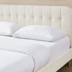 TORGO Lit Matelassé En Tissu Bouclette Pieds Bois Clair 160x200cm 13 TORGO Lit Matelassé En Tissu Bouclette Pieds Bois Clair 160x200cm -Meubles Soldes Magasin lit matelasse tissu bouclette pieds bois clair 160x200cm torgo 4