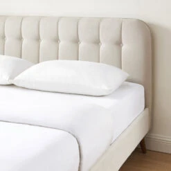 TORGO Lit Matelassé En Velours Piètement Bois Foncé 160x200cm -Meubles Soldes Magasin lit matelasse velours pietement bois fonce 160x200cm torgo 4