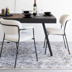 JOLIEN Lot De 2 Chaises Avec Accoudoirs En Tissu Bouclette Et Pieds Noirs